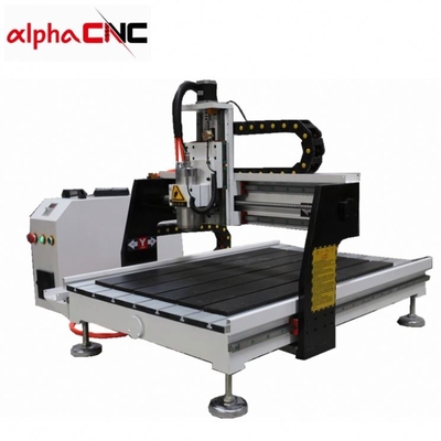Небольшой мини настольный маршрутизатор Cnc покрывает филировальную машину